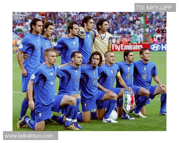 足球传奇永恒回忆：铭刻球星足迹与辉煌瞬间的纪念之旅